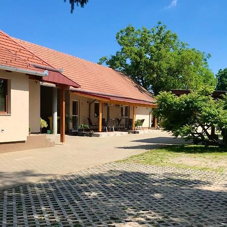 Lena Vendeghaz Hotel Balatonbereny Exterior photo