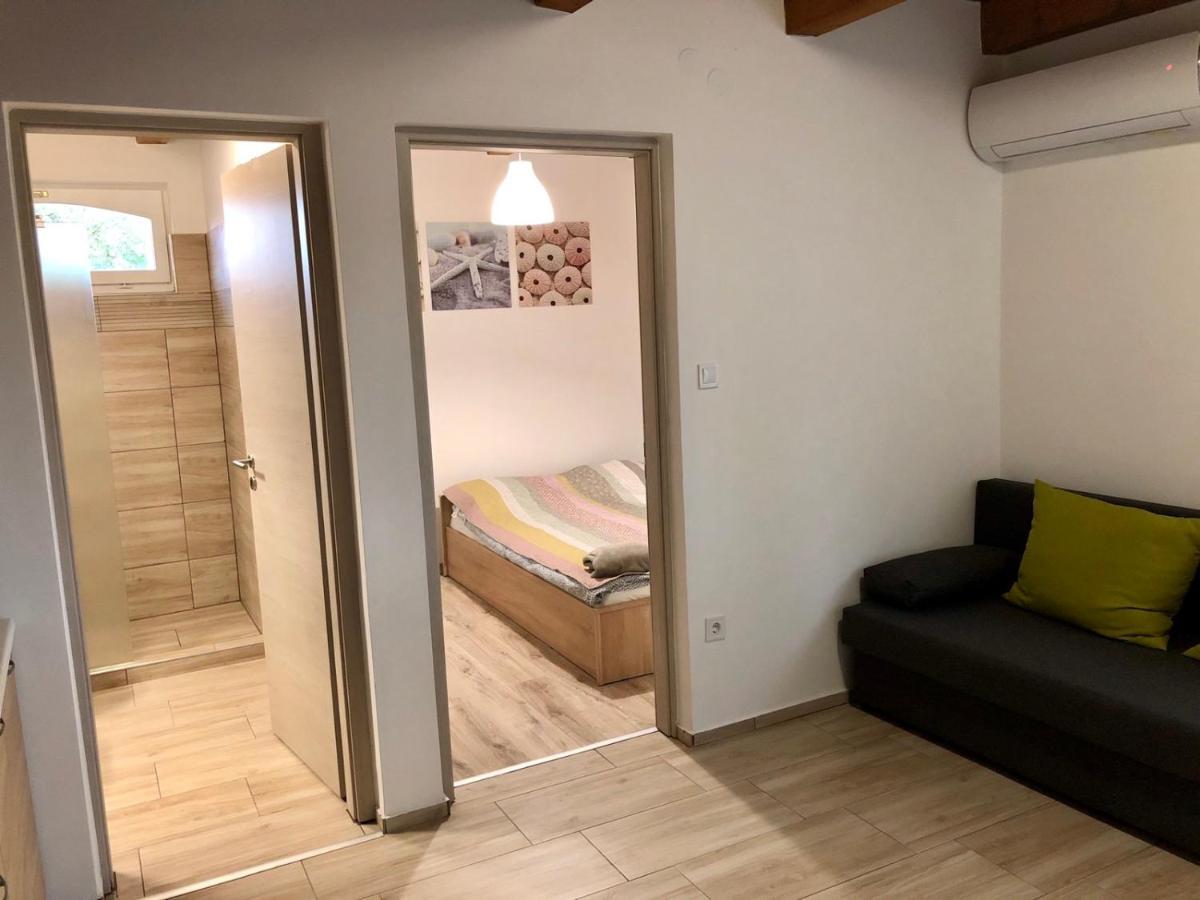 Lena Vendeghaz Hotel Balatonbereny Exterior photo