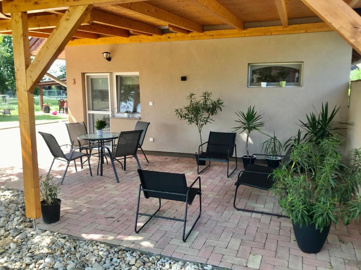 Lena Vendeghaz Hotel Balatonbereny Exterior photo